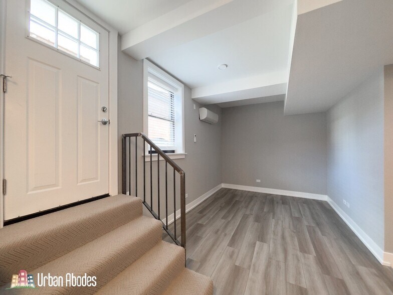 Building Photo - 3941 N Janssen Ave