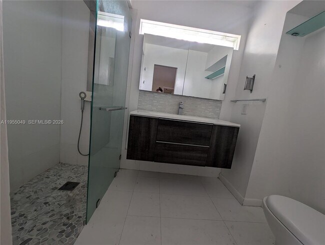 Building Photo - 1900 NE 186th Dr