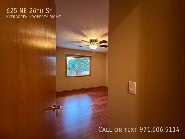 Building Photo - 625 NE 26th St
