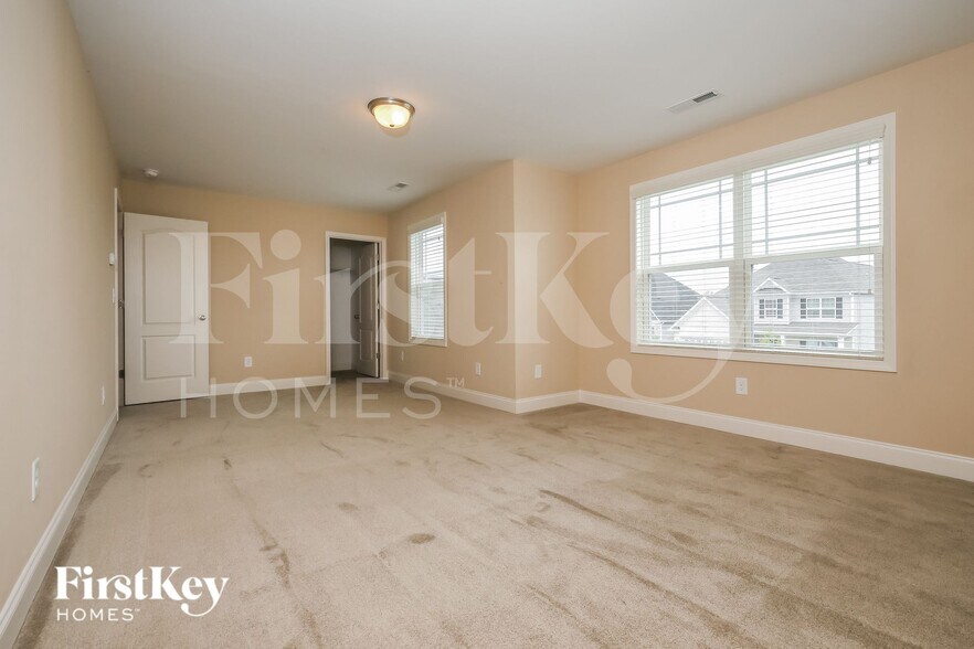 Building Photo - 732 Breeders Cup Dr