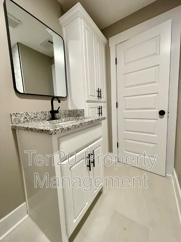 Building Photo - 1720 19th Ave