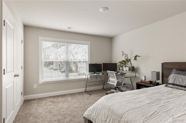 Building Photo - 1603 Glenivy