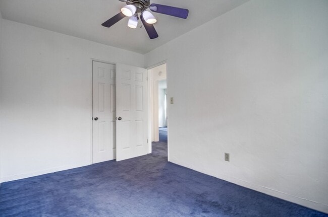 Building Photo - Price drop! Cozy Home Between Mission Beac...