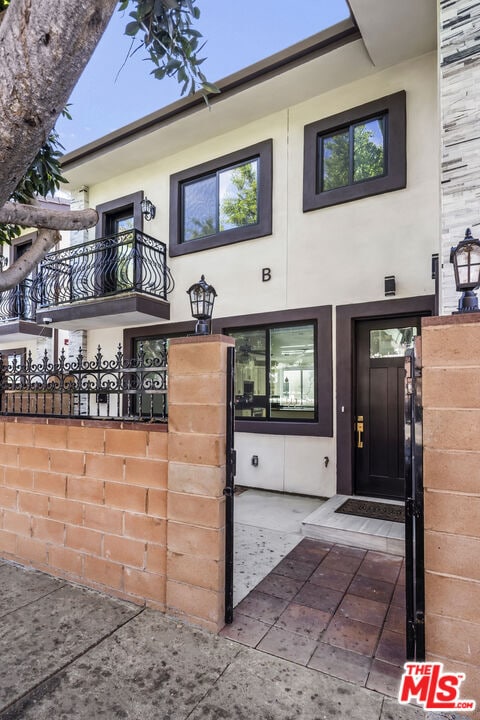 Building Photo - 2017 S Centinela Ave