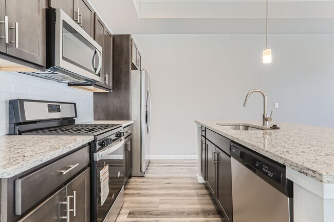 Building Photo - Stunning 3 Bed 2 1/2 Bath Home - Move in Special!