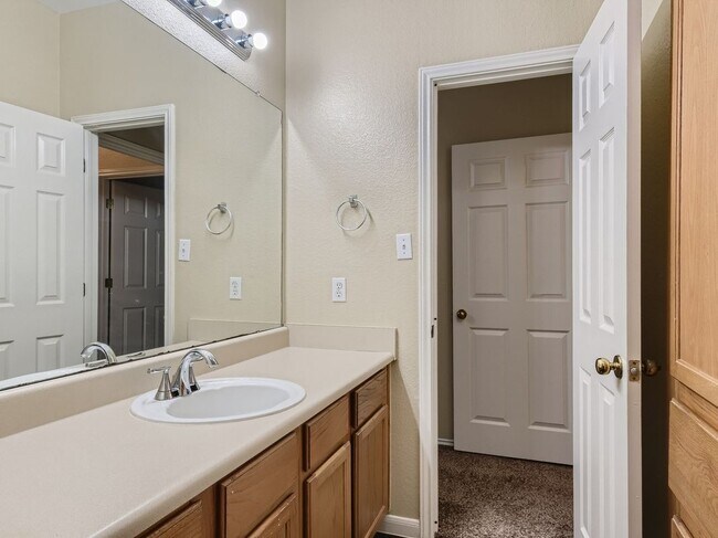 Building Photo - 2858 Southampton Way