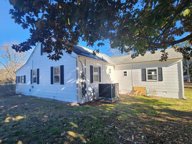 Building Photo - 2046 Bypass Rd