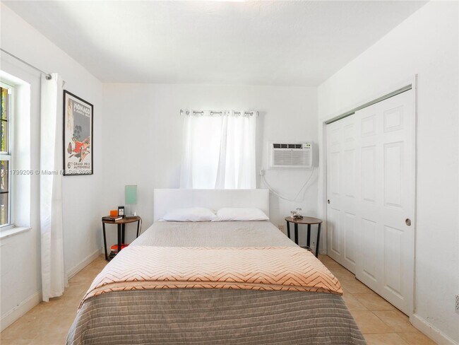 Building Photo - 6320 SW 58th Pl