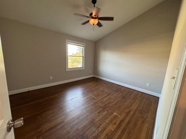 Building Photo - 422 State St