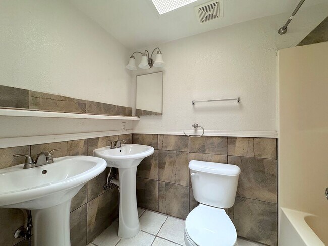 Building Photo - East El Paso 3 bed Refrig A/C!