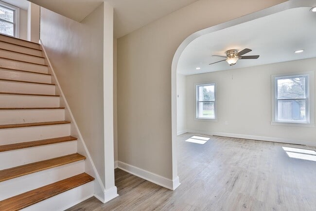 Building Photo - 139A Greeley St