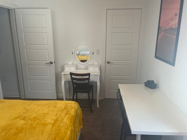 Building Photo - 14005 Zuhause Dr