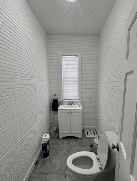 Building Photo - 10 Clary St
