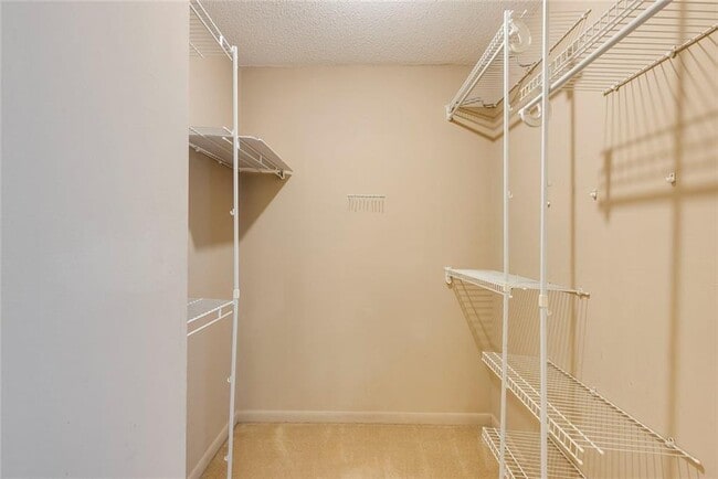 Building Photo - 7094 Stonington Dr NE