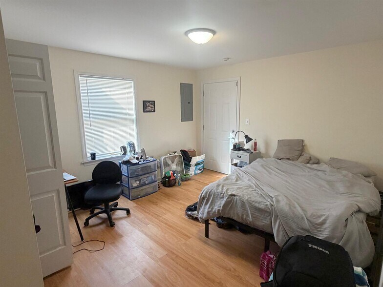 Building Photo - 3 Kent Ct