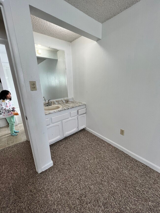 Building Photo - 4404 Forrest Rd