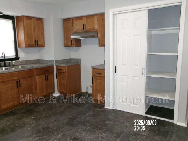 Building Photo - 6400 N 73rd St