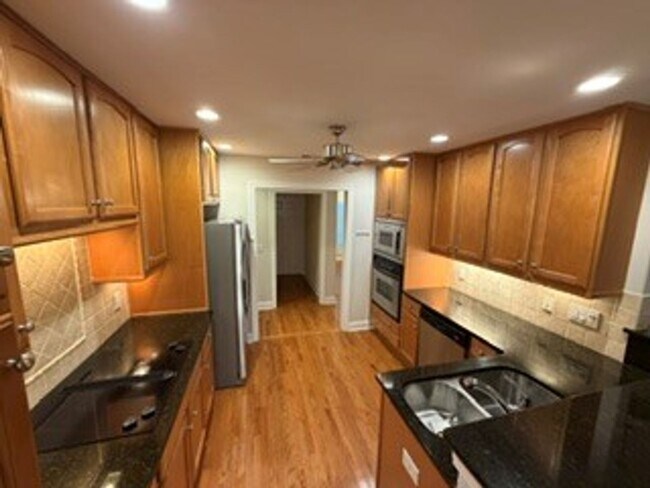 Building Photo - 1150 Groppo Cove