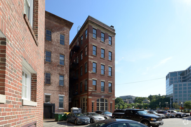 Building Photo - 32 Custom House