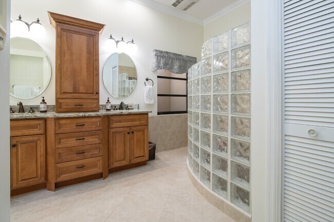 Building Photo - Palm Aire Fully Furnished Rental