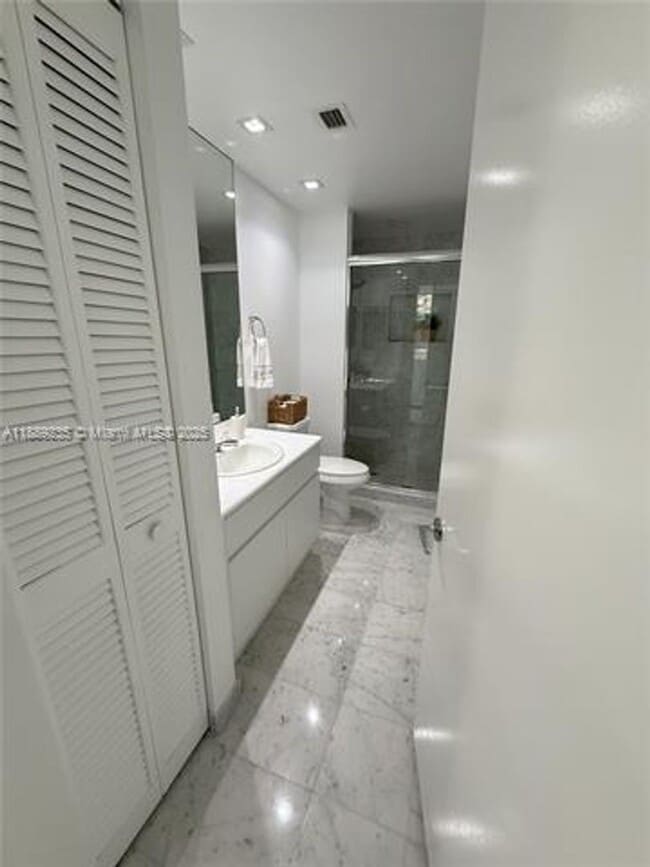 Building Photo - 16400 Collins Ave