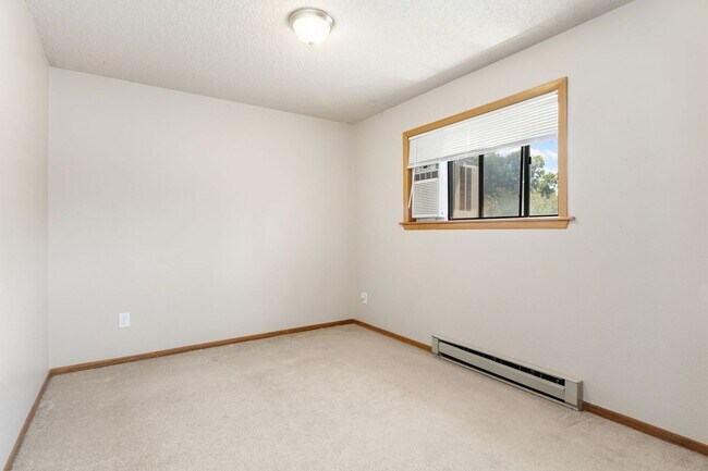 Building Photo - 514 Strachan Dr