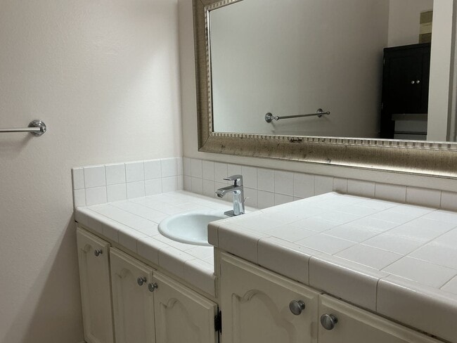 Building Photo - Los Caballeros Clubhouse #1304