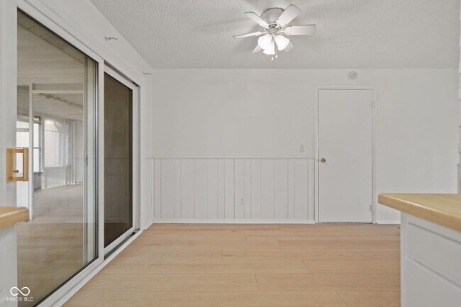 Building Photo - 8856 Moll Dr