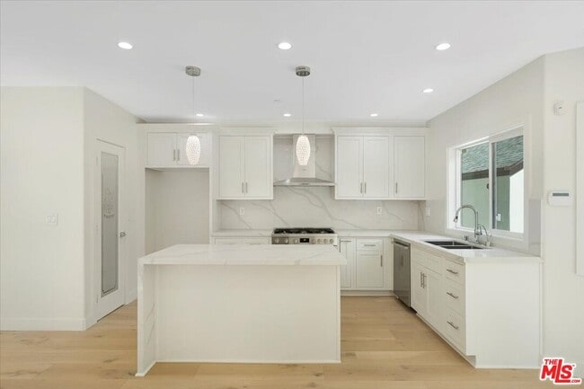 Building Photo - 1928 Montecito Dr