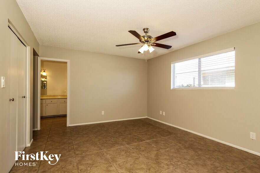 Building Photo - 4054 W Mission Ln