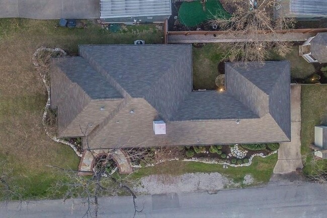 Building Photo - White Rock Highlands  4 bedrooms, 2.5 baths