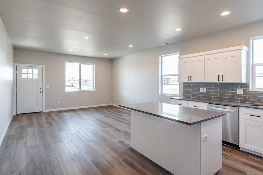 Building Photo - 4075 Quinn Dr NE