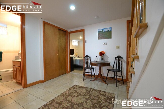 Building Photo - 283 Market St