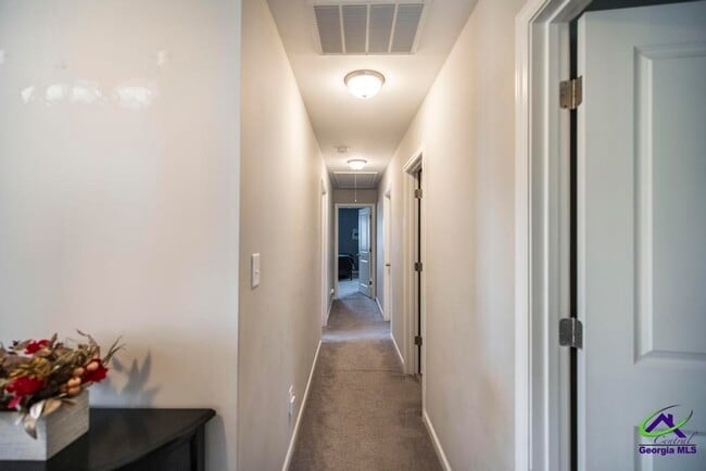 Building Photo - 421 Newport Ave