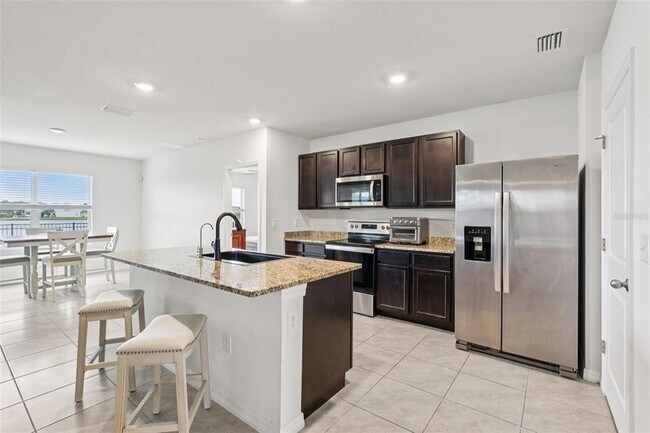 Building Photo - 15825 Mauvewood Ave