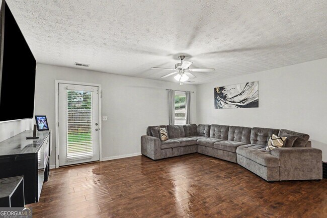 Building Photo - 413 Erin Ct