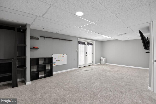 Building Photo - 10 Nelson Rd