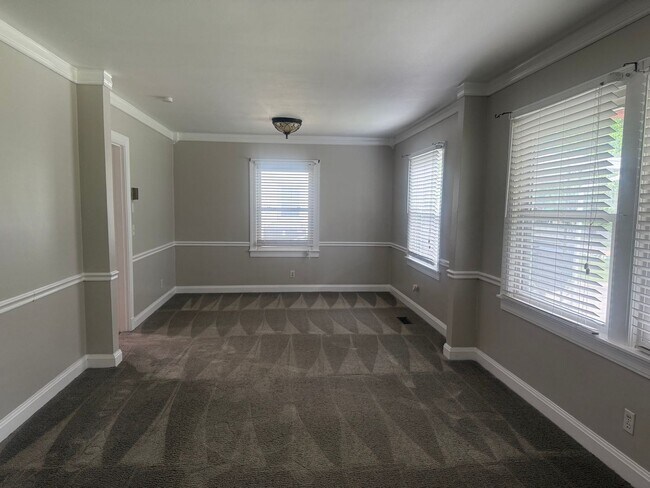 Building Photo - Charming 3-Bedroom Home in the Heart of Mu...