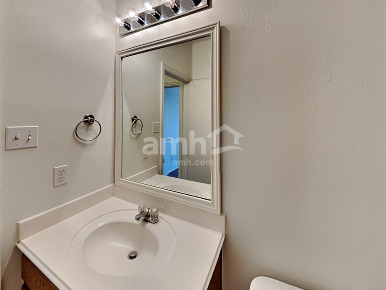 Building Photo - 11919 Lois Ln Dr