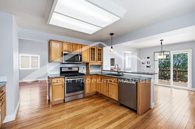 Building Photo - 333 Sanders Cir