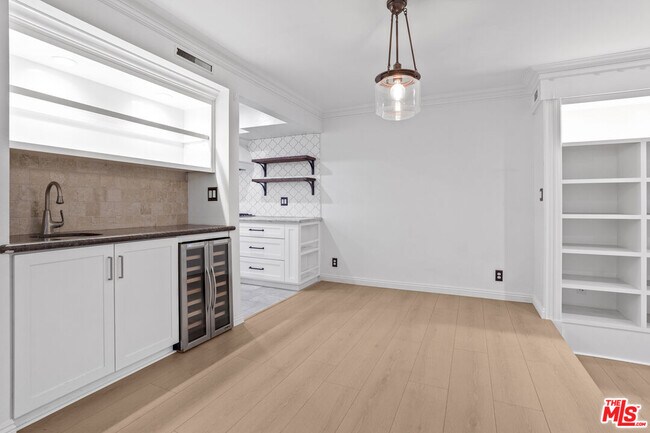 Building Photo - 1850 Midvale Ave