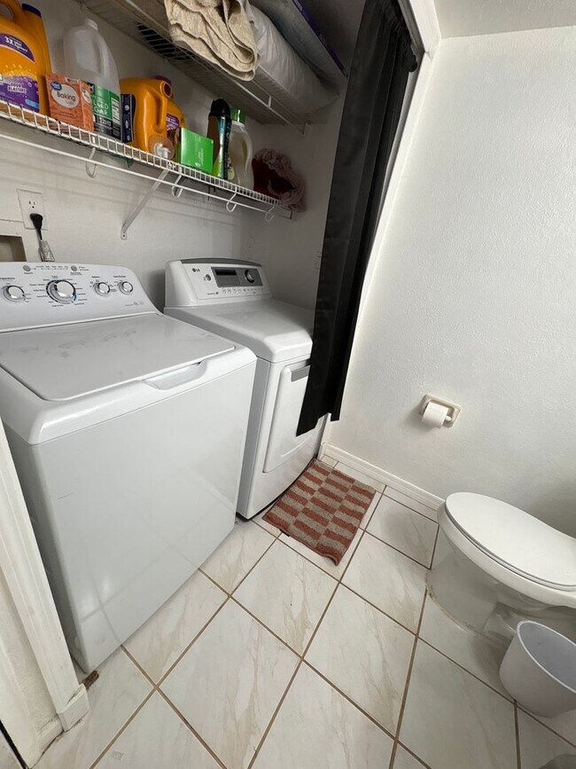 Building Photo - Spacious 3-Bedroom Condo in Cypress Woods
