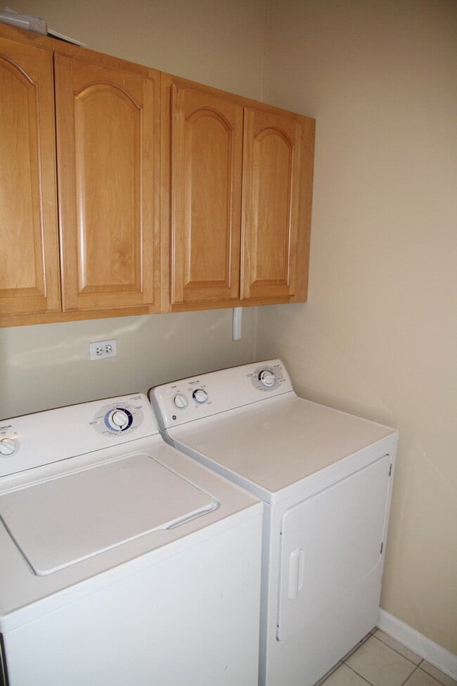 Building Photo - 2226 Daybreak Dr