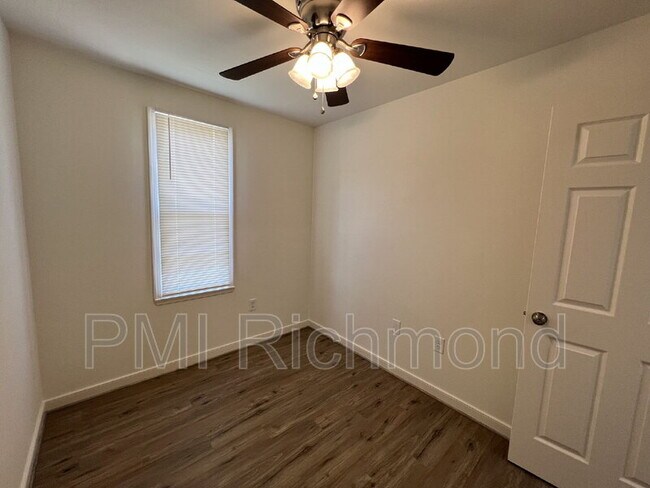 Building Photo - 307 Cedarwood Rd