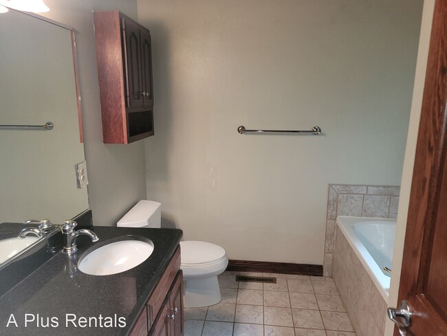 Building Photo - 4 br, 3 bath House - 7301 S Russet Drive
