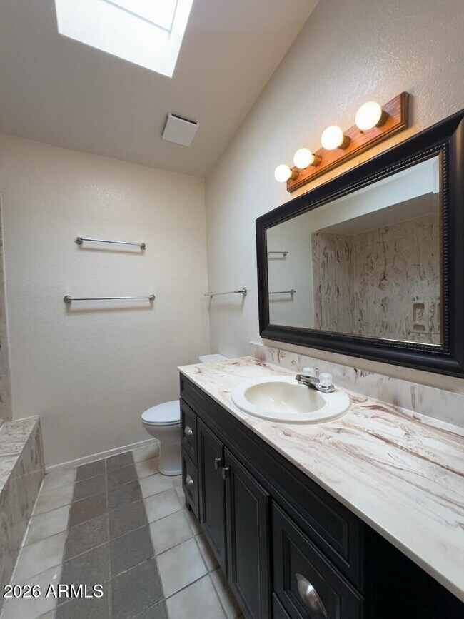 Building Photo - 3733 Sparrow Dr