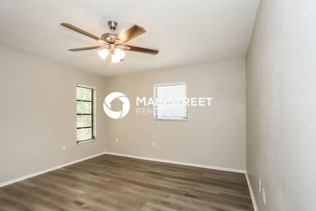 Building Photo - 3 Bedroom Pet-Friendly Home in ENGLEWOOD, FL with Main Street Renewal