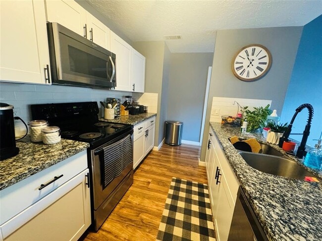 Building Photo - 9403 Bollingbrook Dr