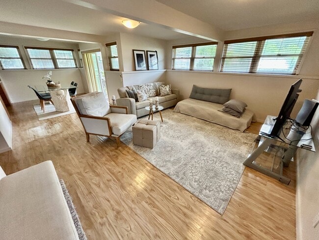 Building Photo - 3386 Manoa Rd