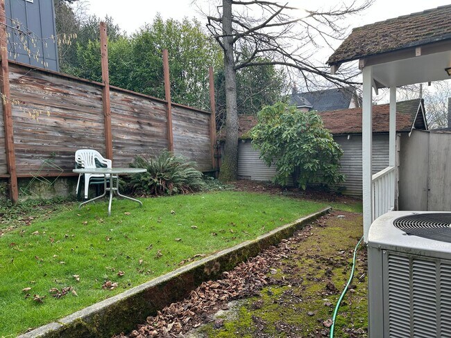 Building Photo - Maple Leaf 3 bedroom